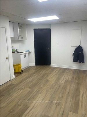 850 Sheppard Ave W