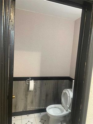 850 Sheppard Ave W