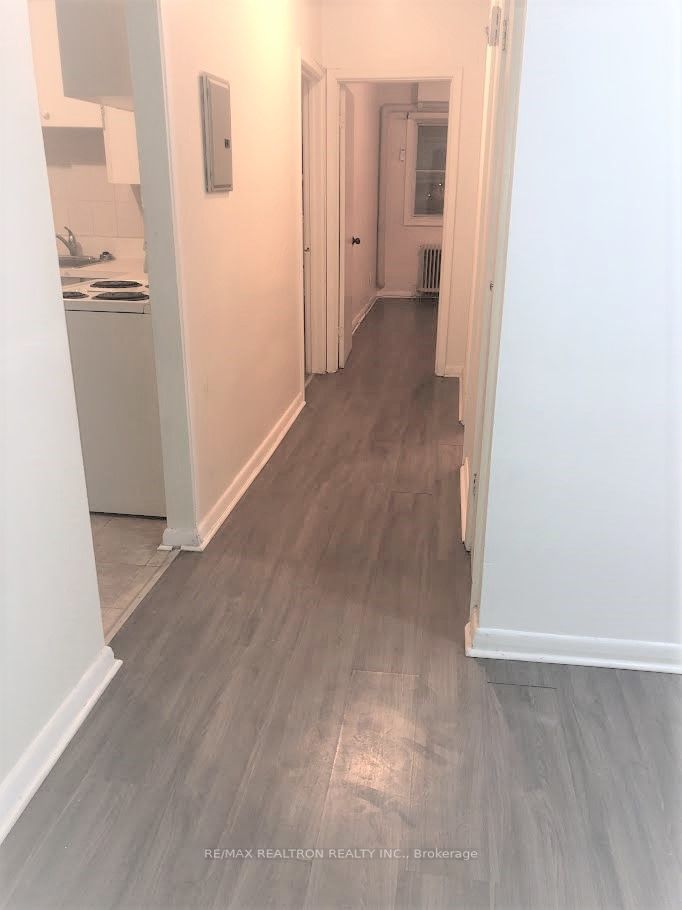 850 Sheppard Ave W