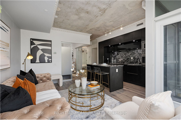 88 Blue Jays Way, Toronto