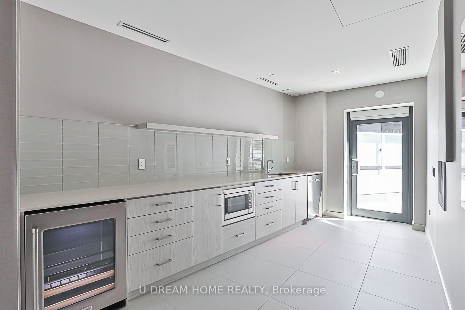 219 Dundas St E, #1201