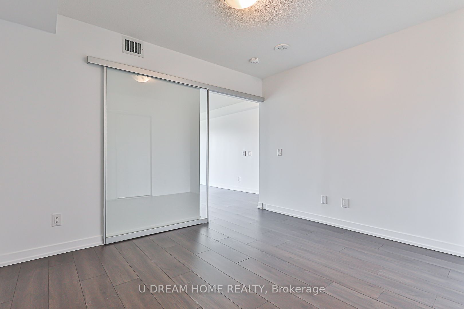 219 Dundas St E, #1201