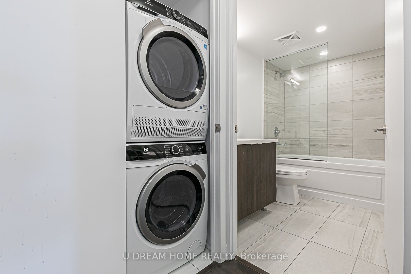 219 Dundas St E, #1201