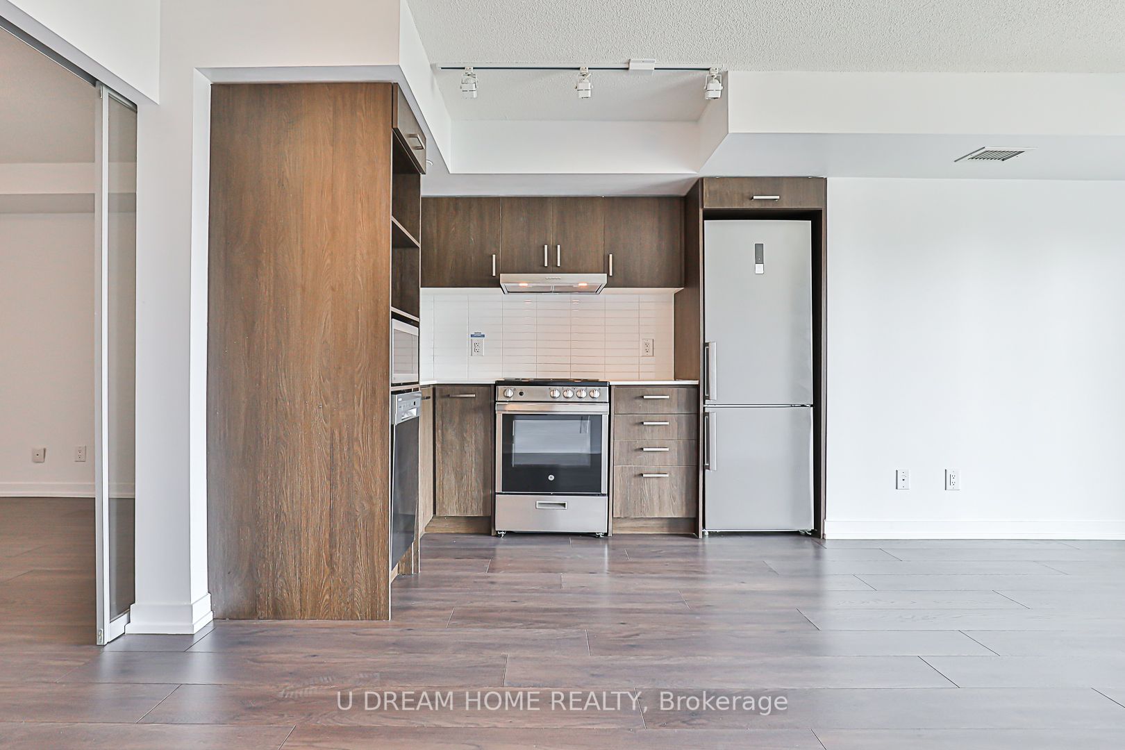 219 Dundas St E, #1201