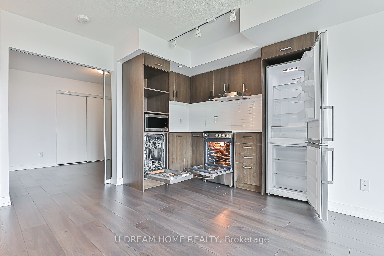 219 Dundas St E, #1201