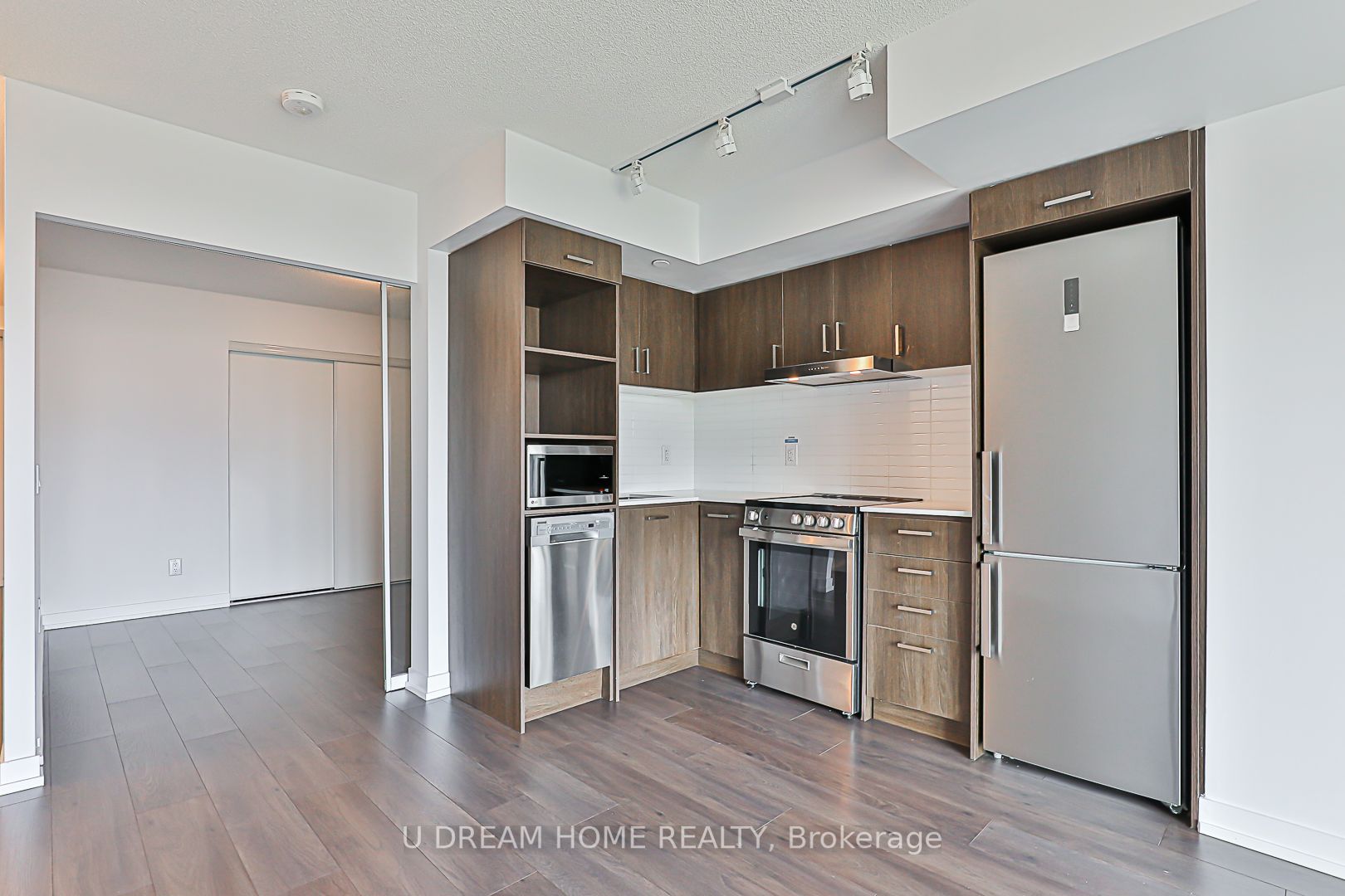 219 Dundas St E, #1201