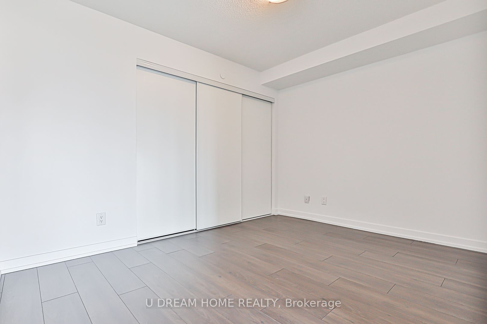 219 Dundas St E, #1201