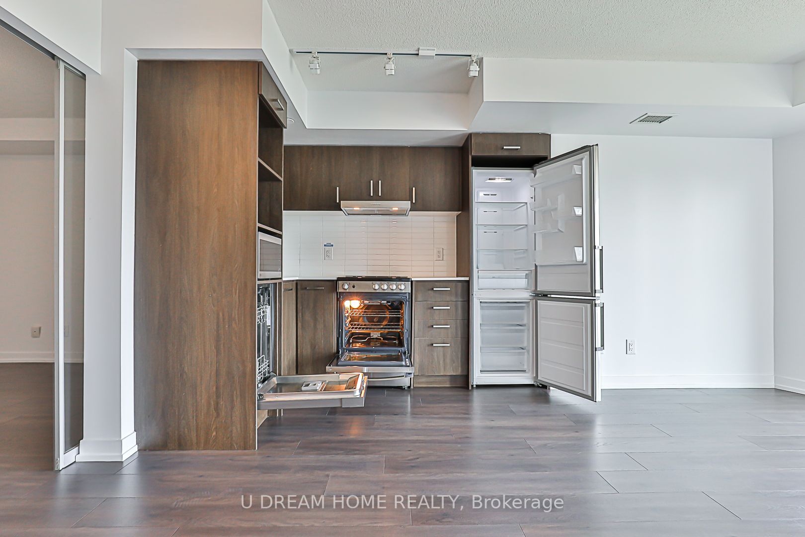 219 Dundas St E, #1201