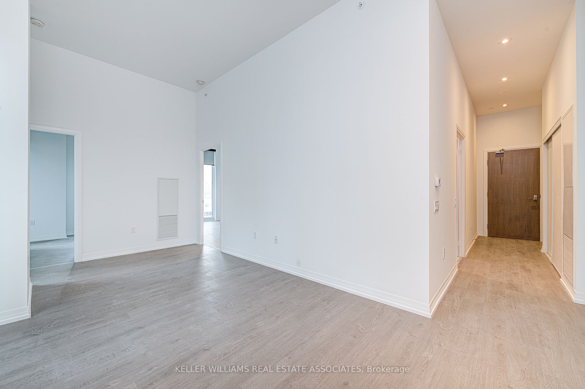 251 Jarvis St, #2001