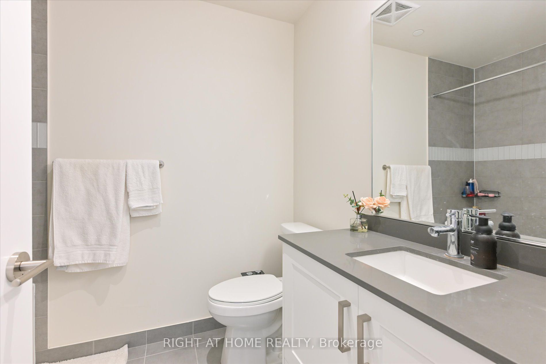 99 John St, #1202