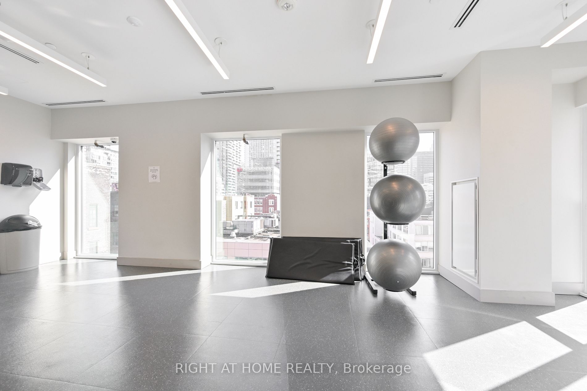 99 John St, #1202
