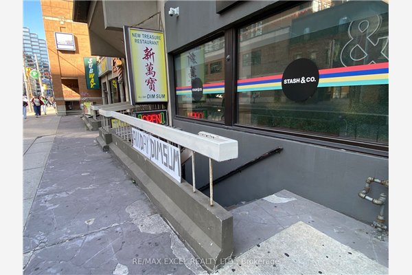 150 Dundas St W, Toronto