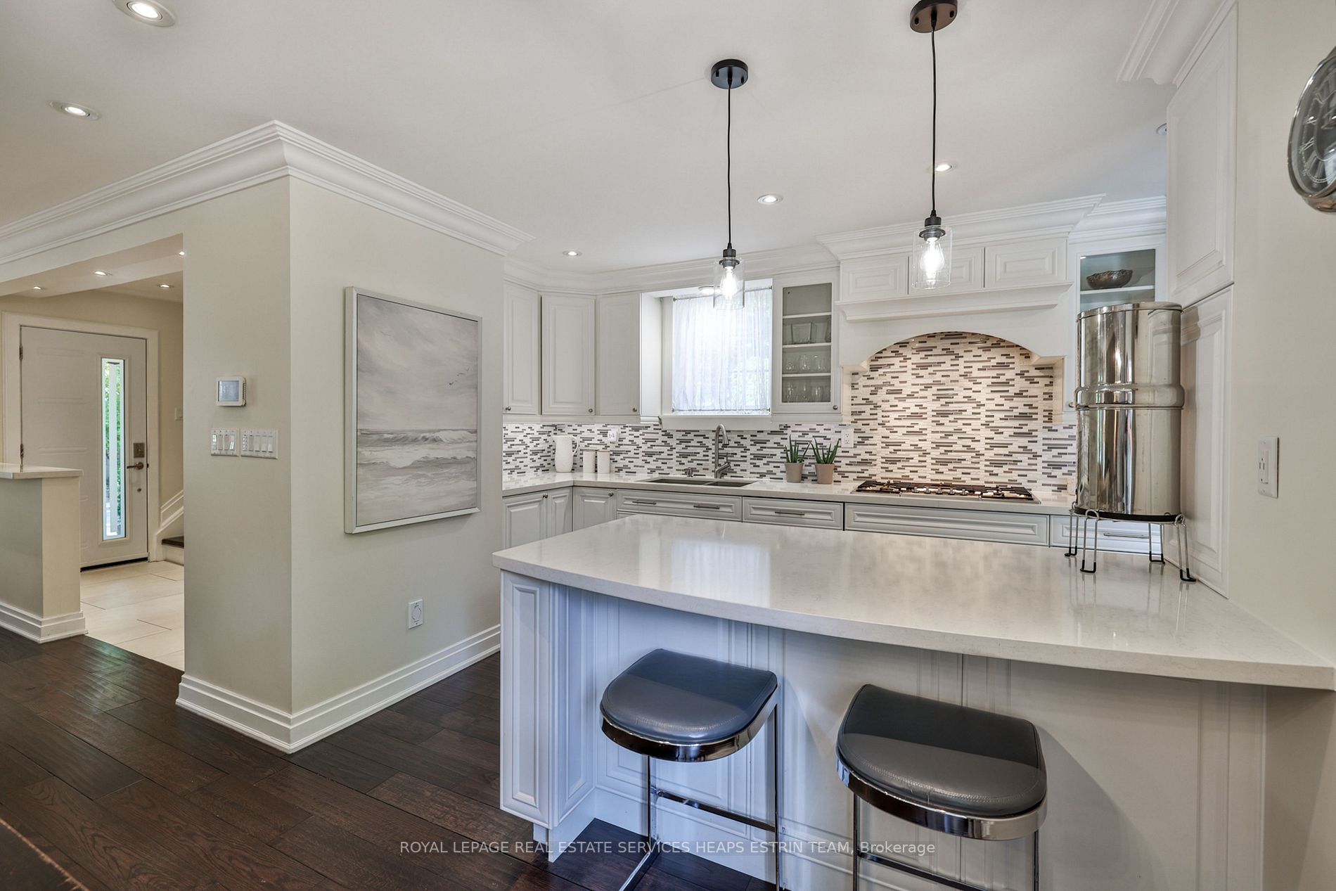 95 Welland Ave