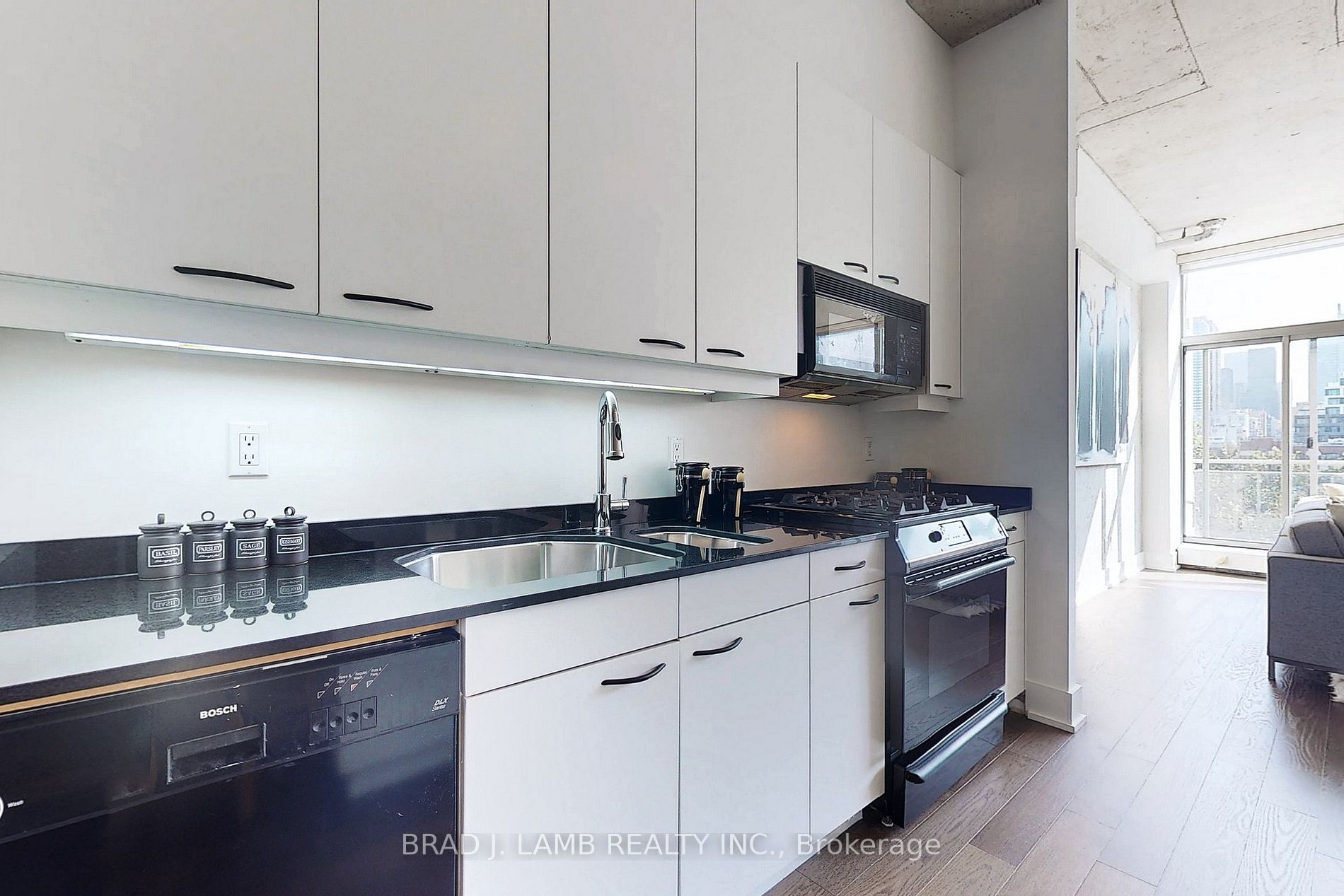 20 Niagara St, #503