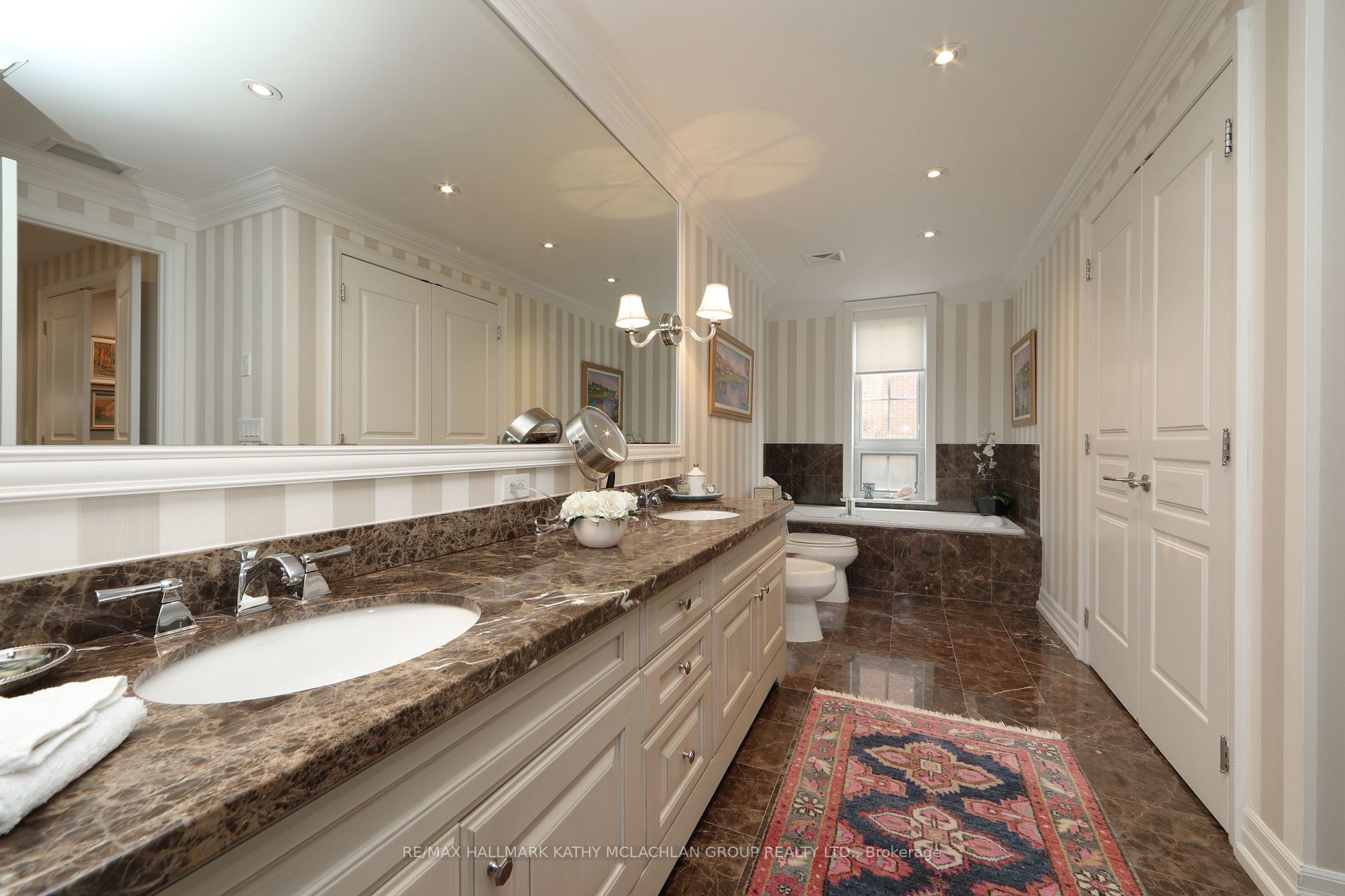 21 Burkebrook Pl, #Th5