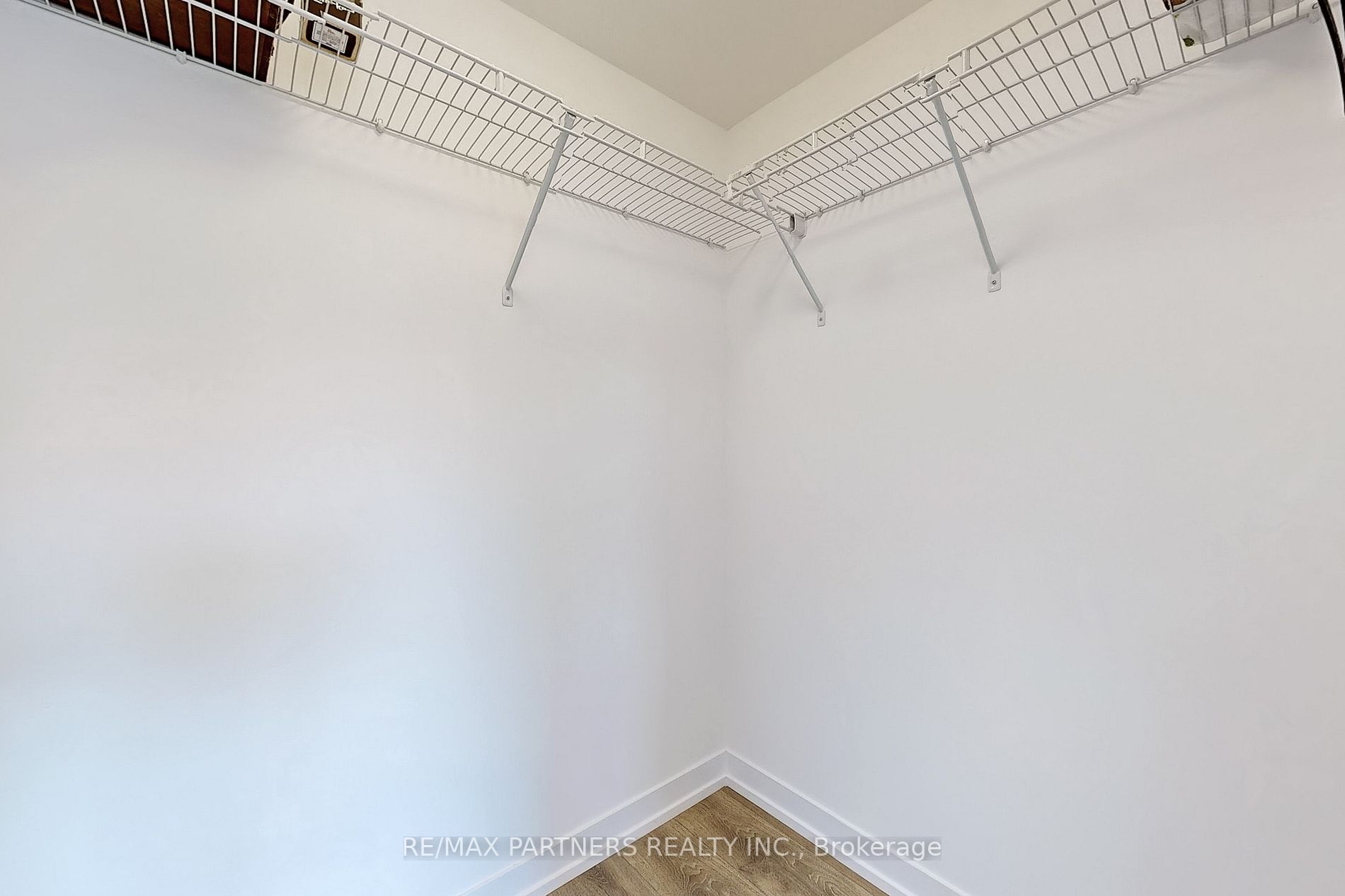 219 Dundas St E, #809