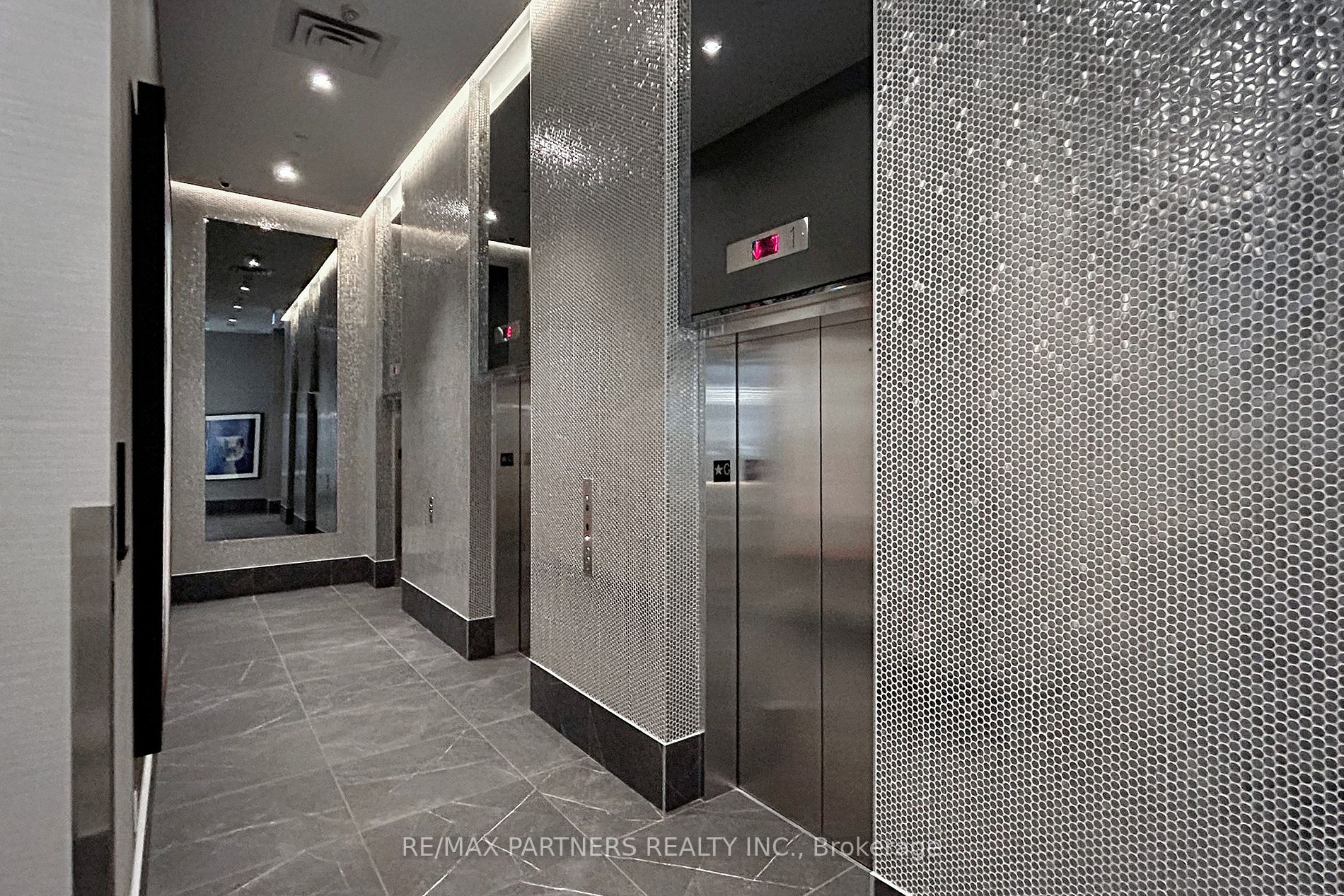 219 Dundas St E, #809