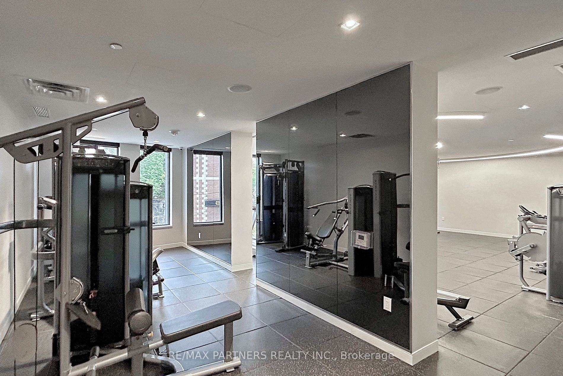 219 Dundas St E, #809