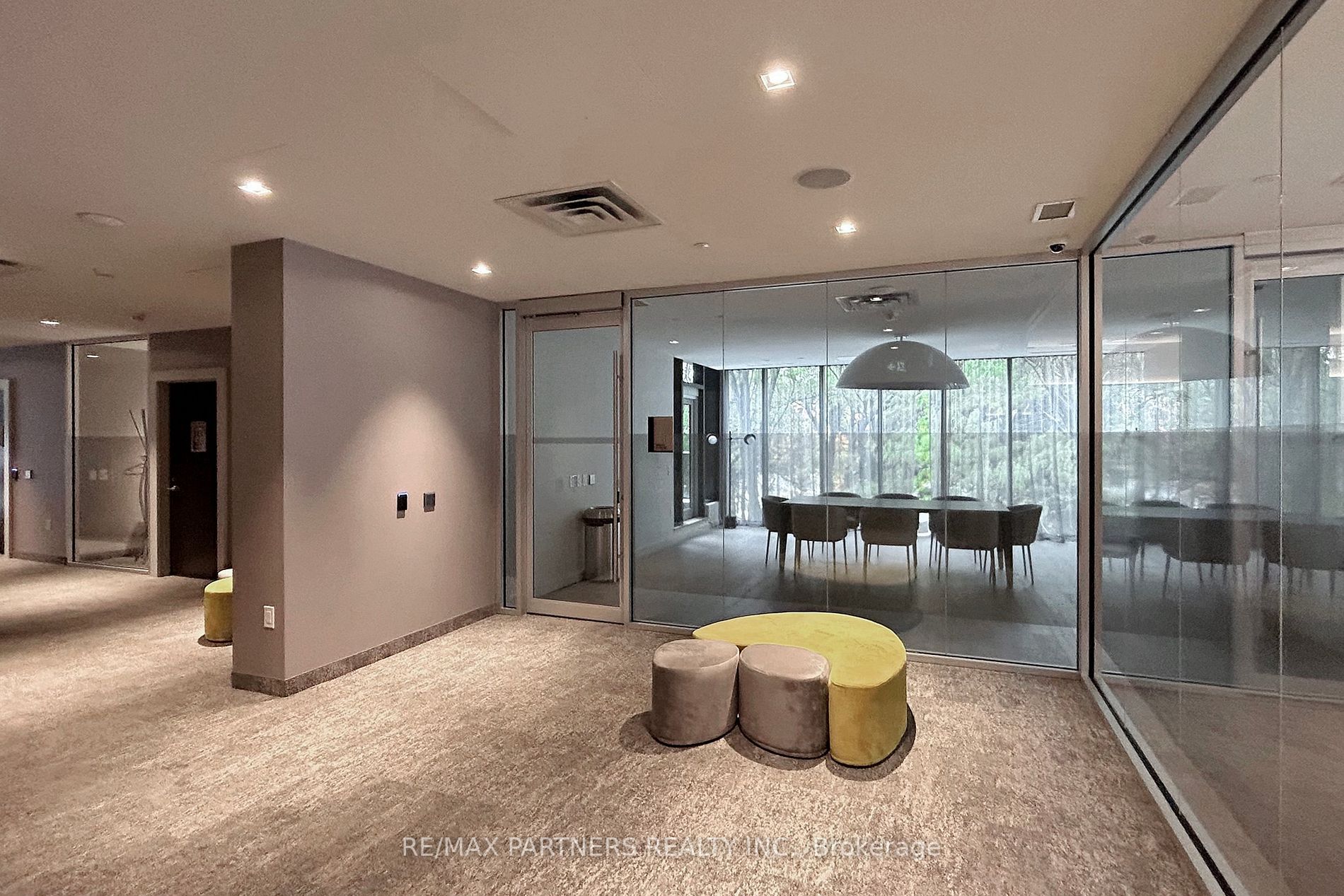 219 Dundas St E, #809