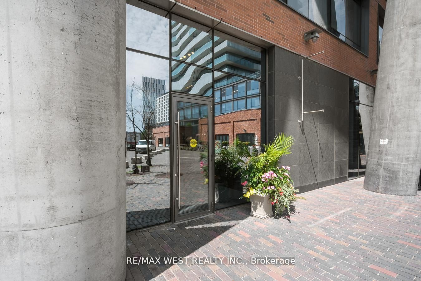 70 Distillery Lane, #1305