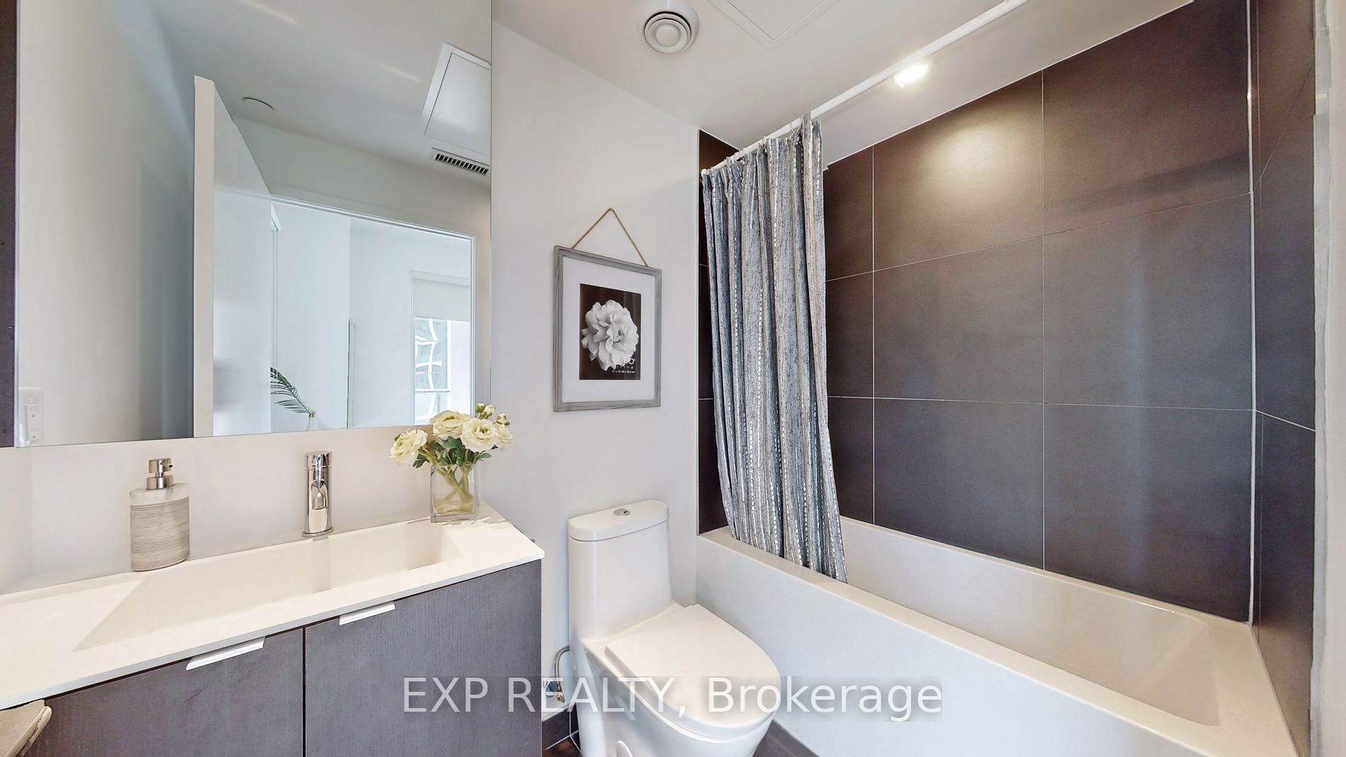 20 Edward St, #611