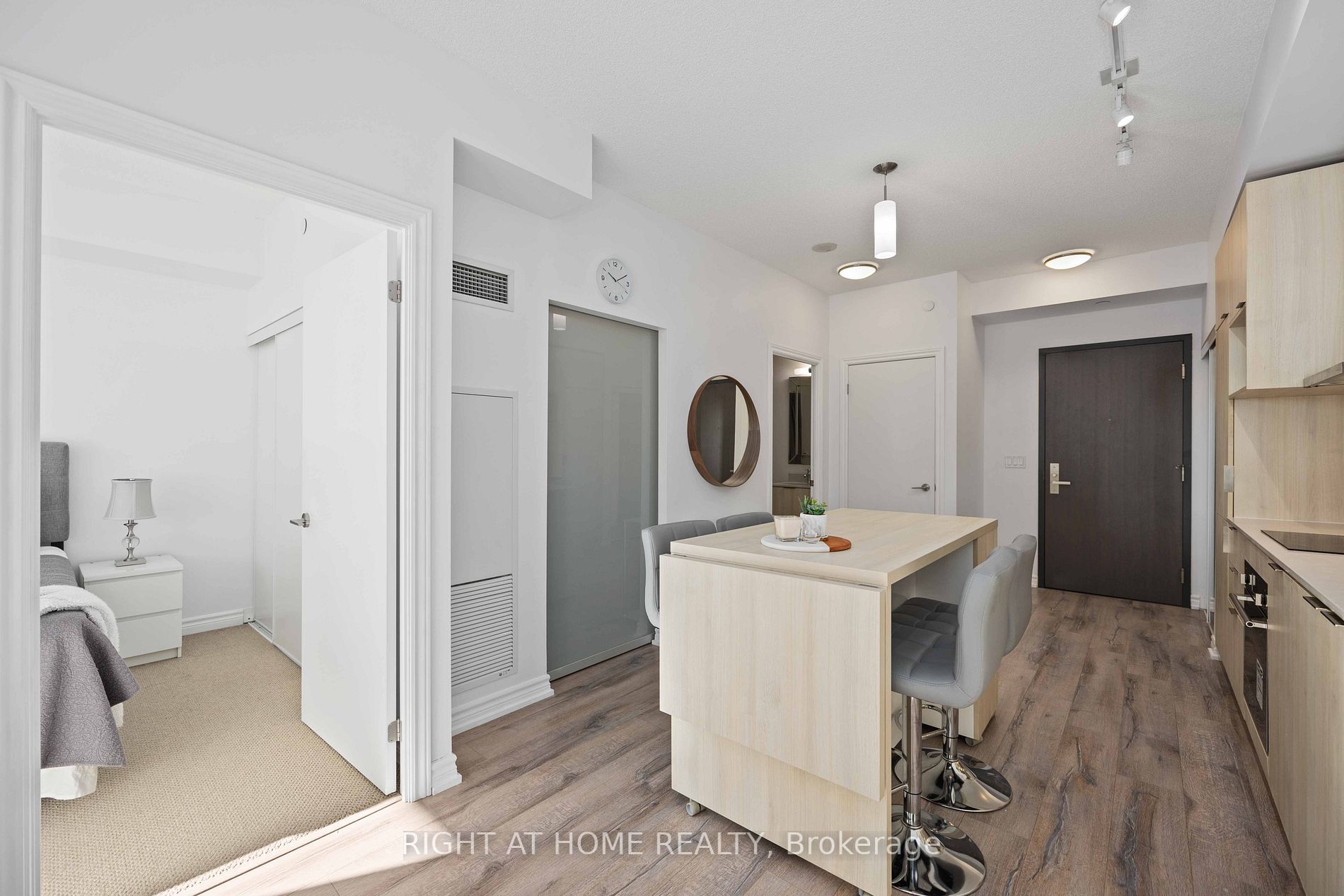 52 Forest Manor Rd, #406