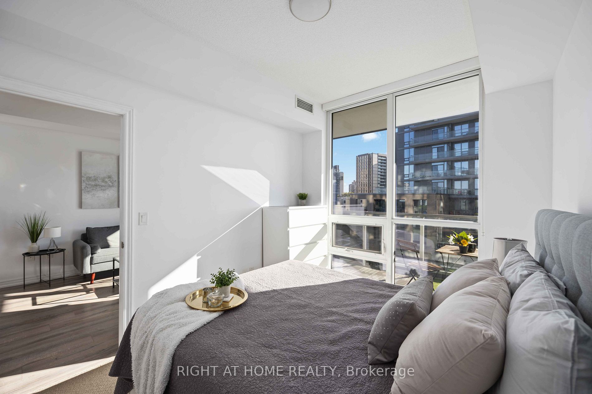 52 Forest Manor Rd, #406