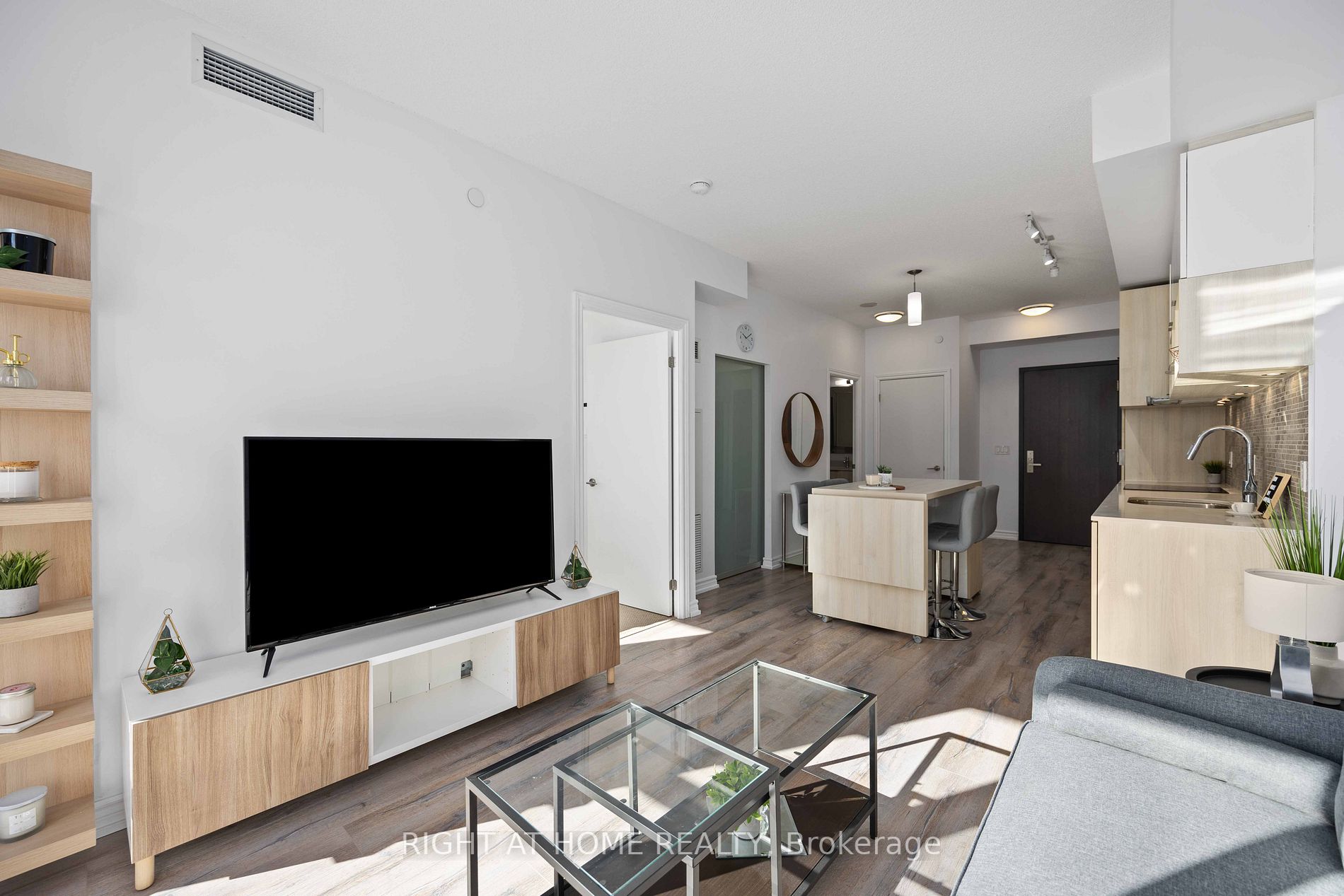 52 Forest Manor Rd, #406