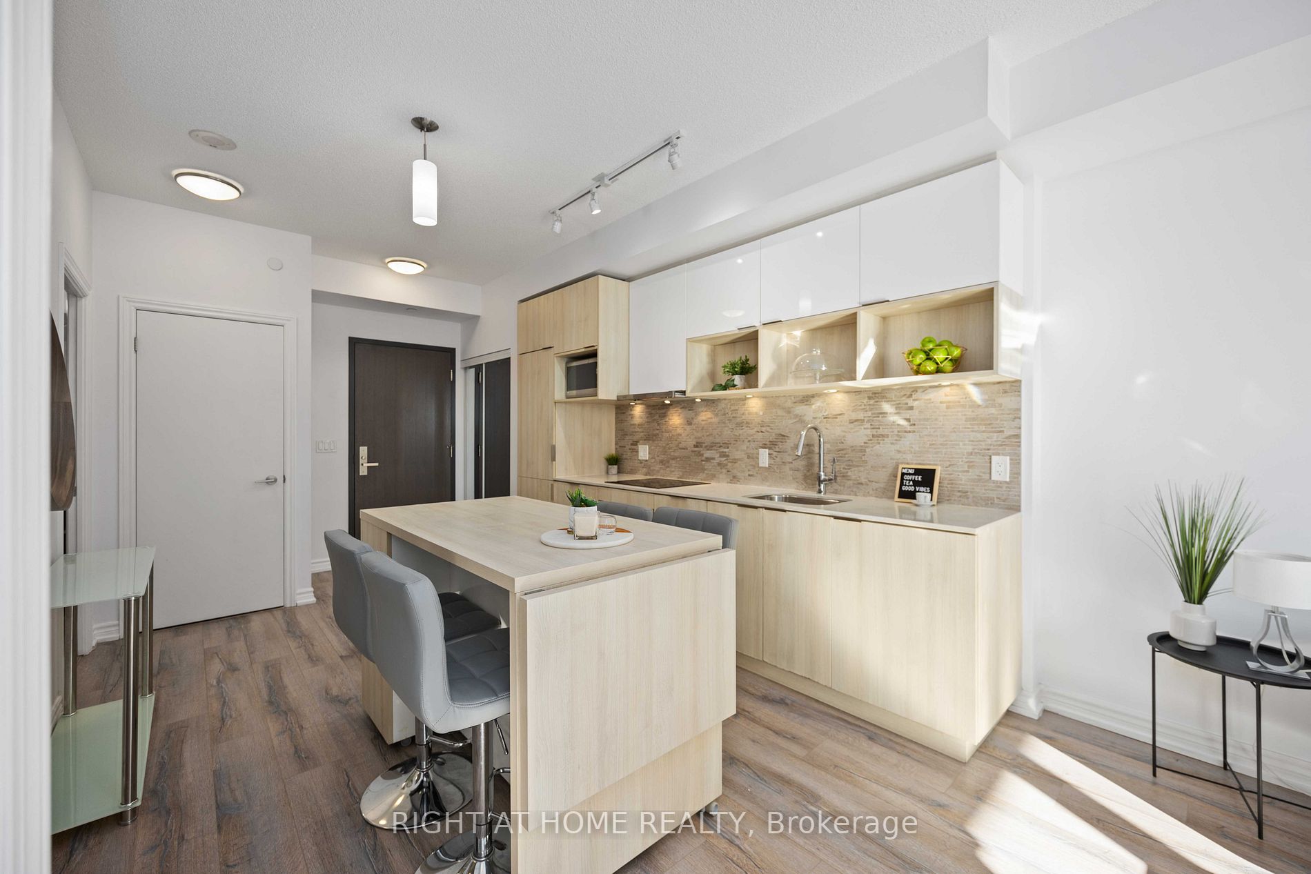 52 Forest Manor Rd, #406