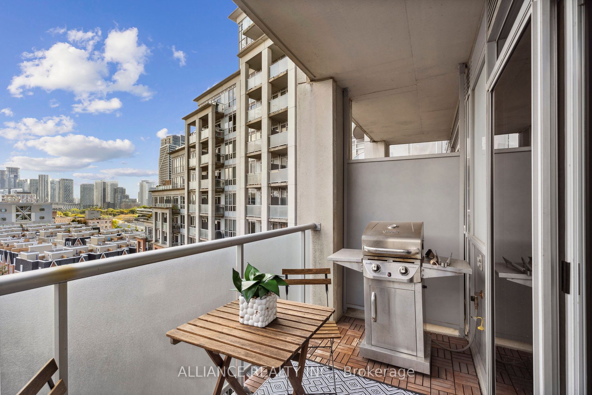 1 Shaw St, #927