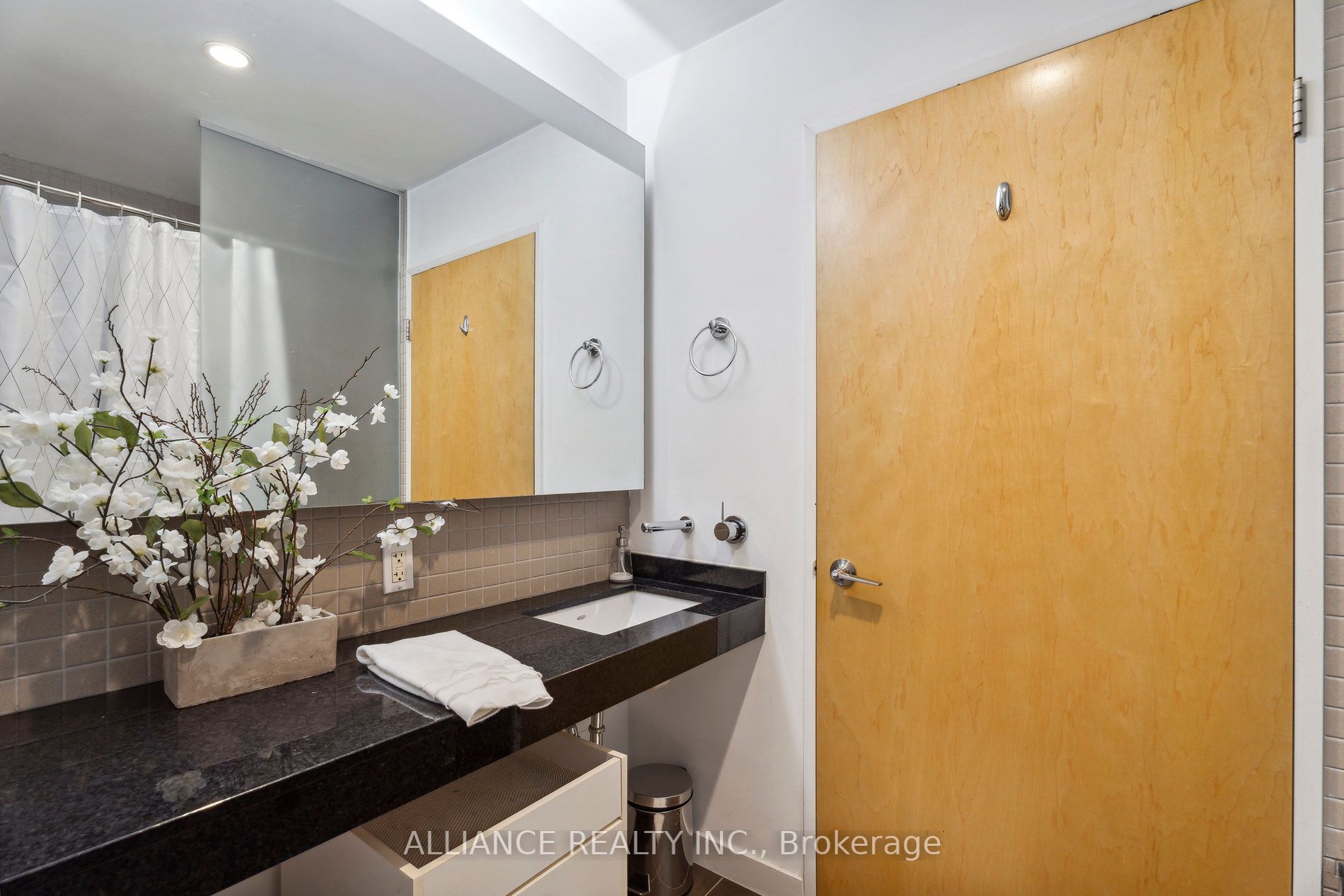 1 Shaw St, #927