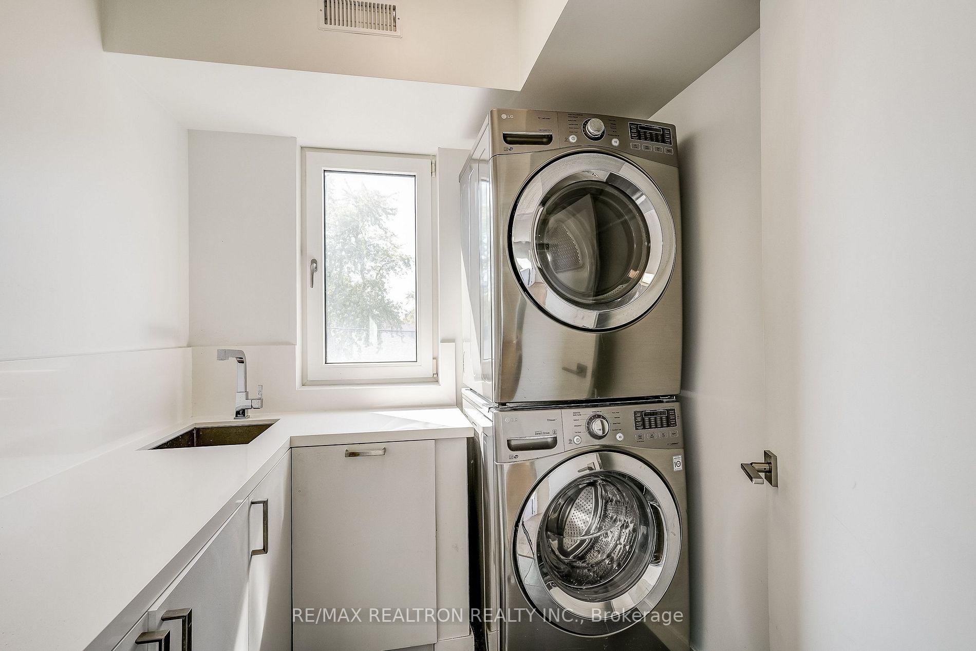 87 Otonabee Ave