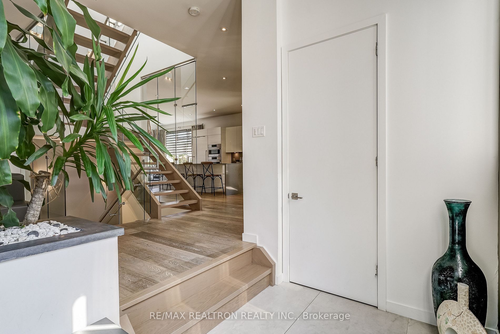 87 Otonabee Ave