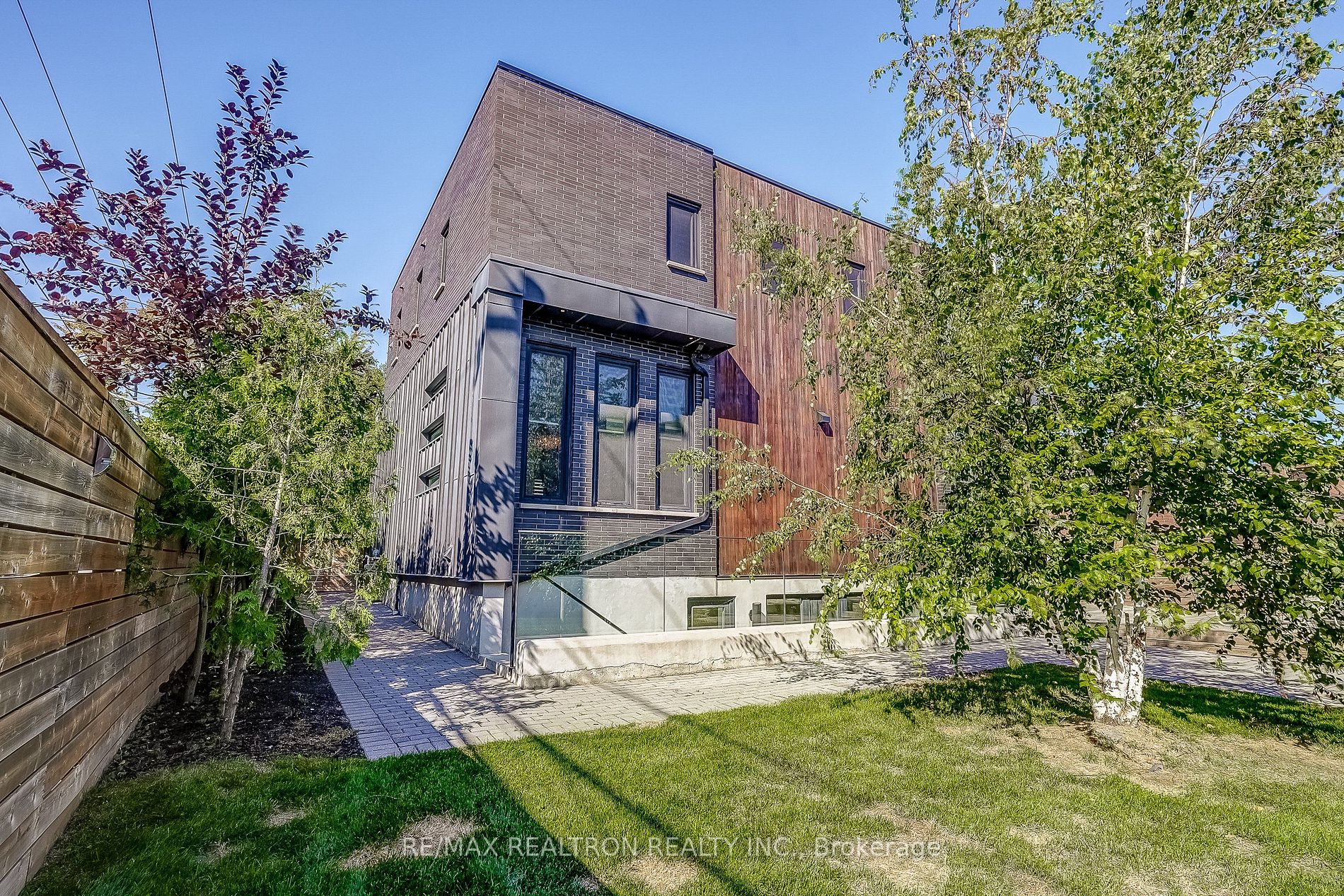 87 Otonabee Ave