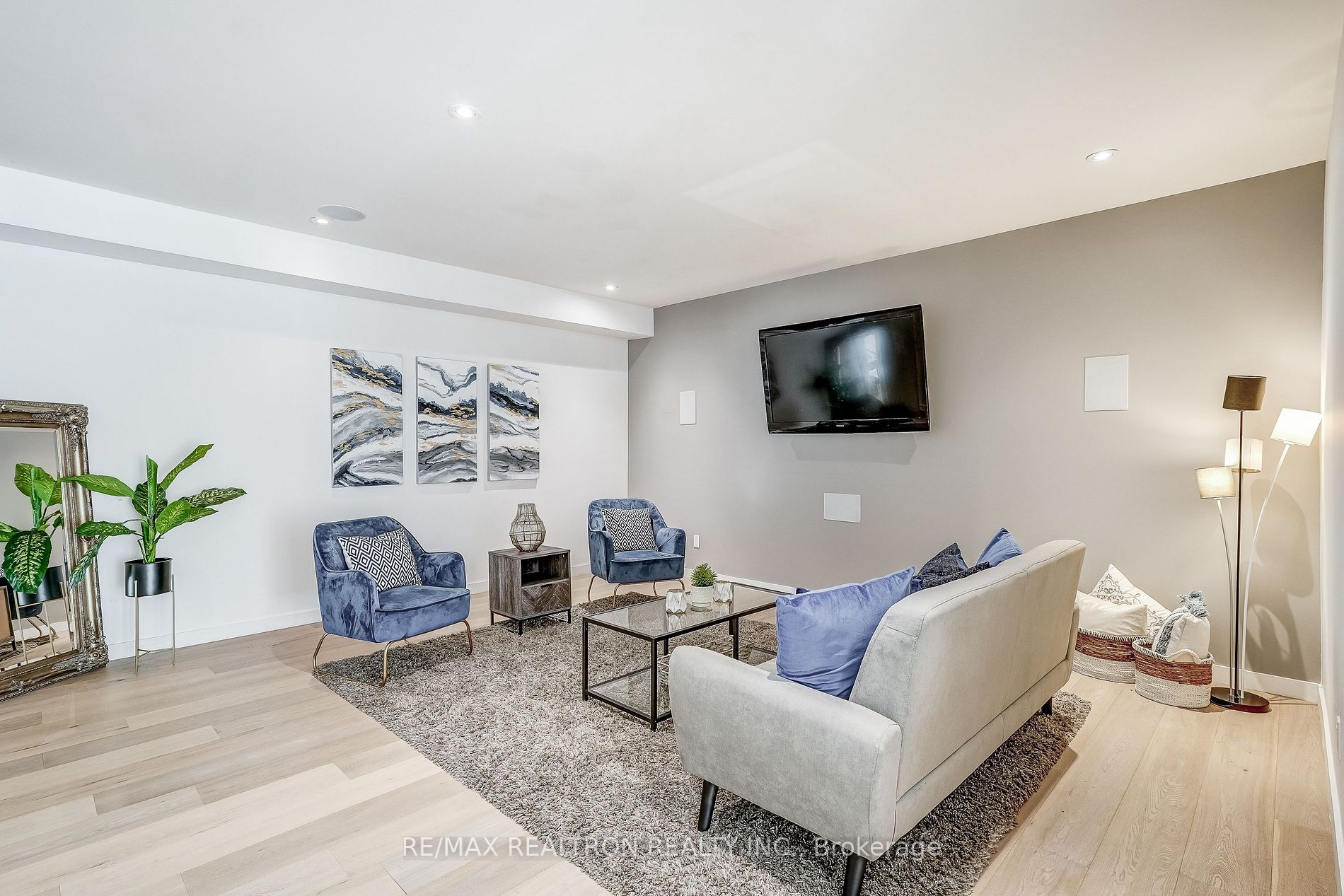 87 Otonabee Ave
