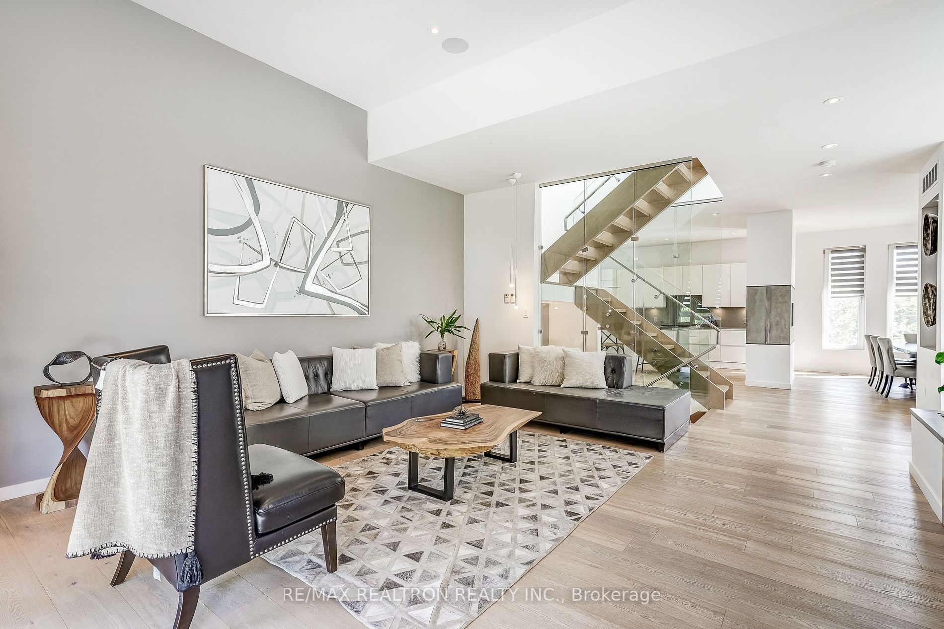 87 Otonabee Ave