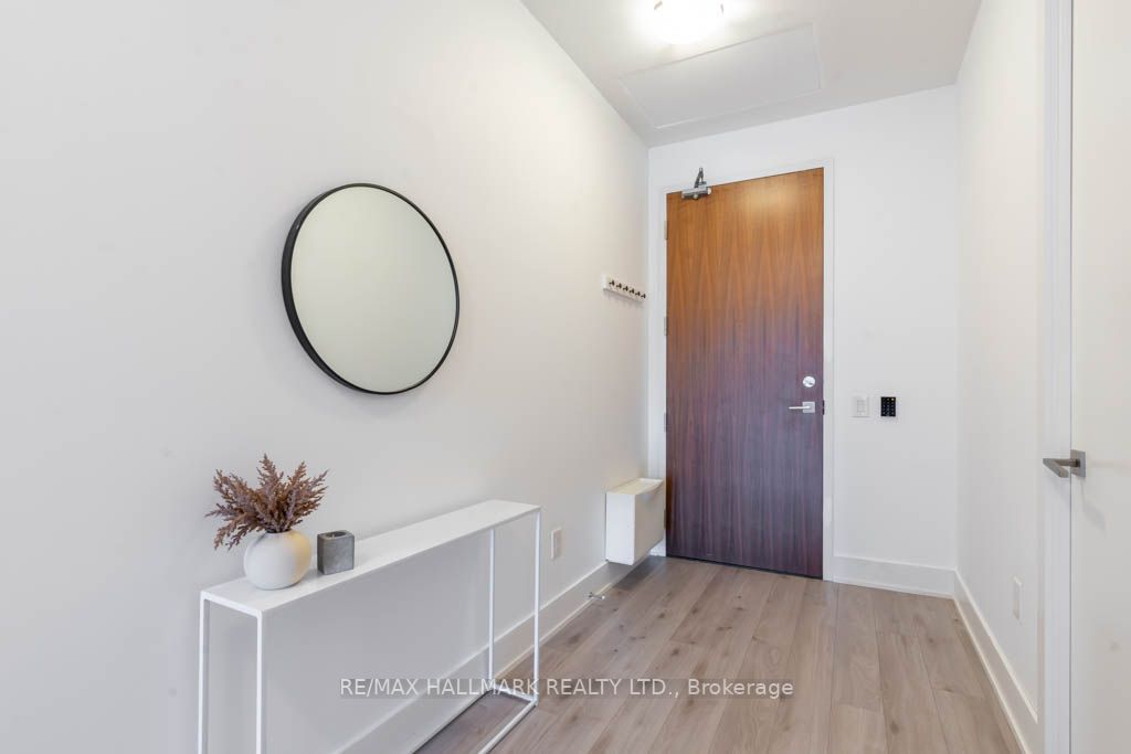 111 St Clair Ave W, #424