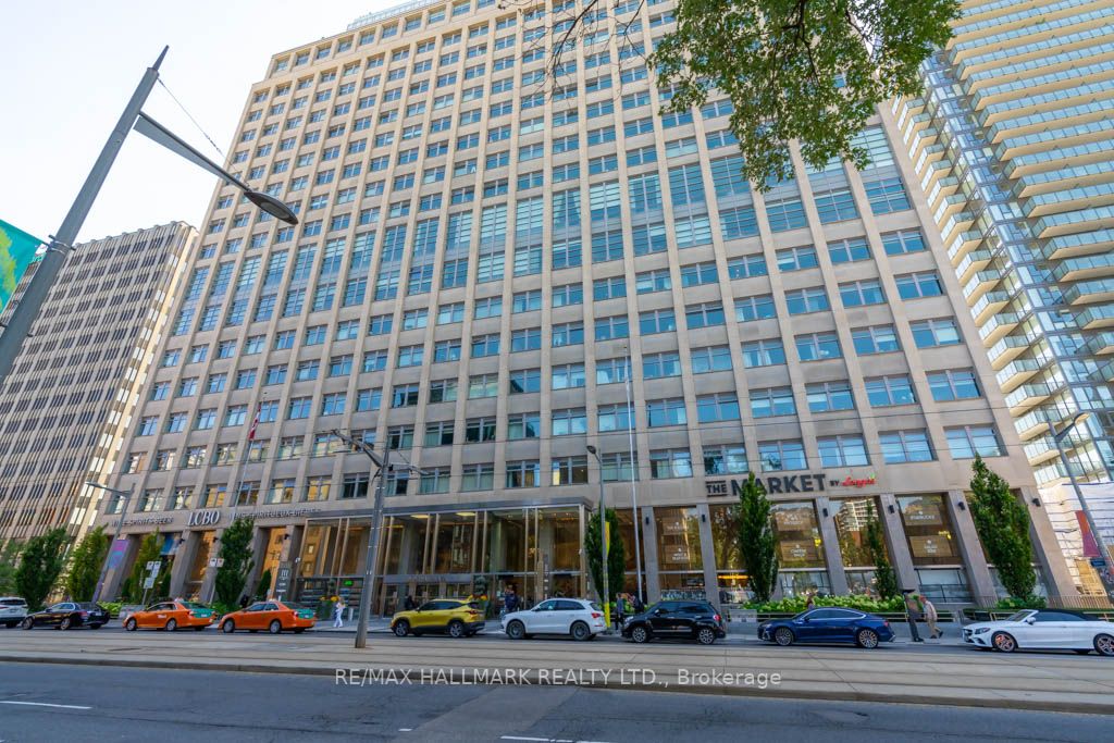 111 St Clair Ave W, #424