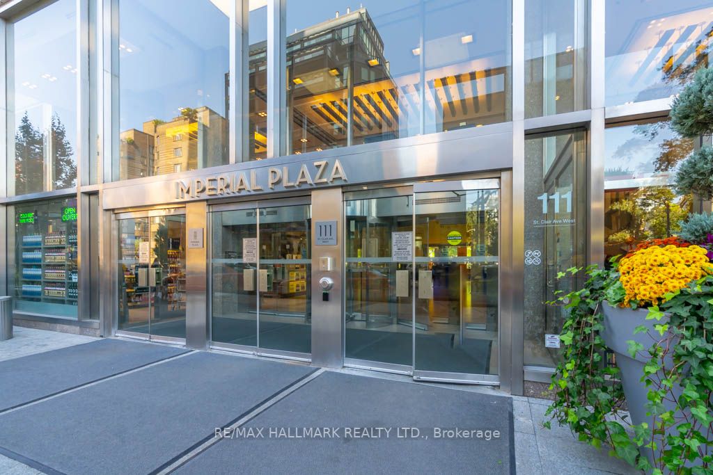 111 St Clair Ave W, #424