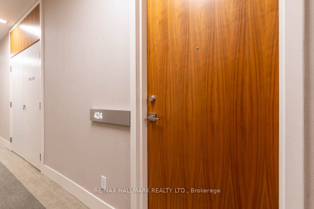 111 St Clair Ave W, #424