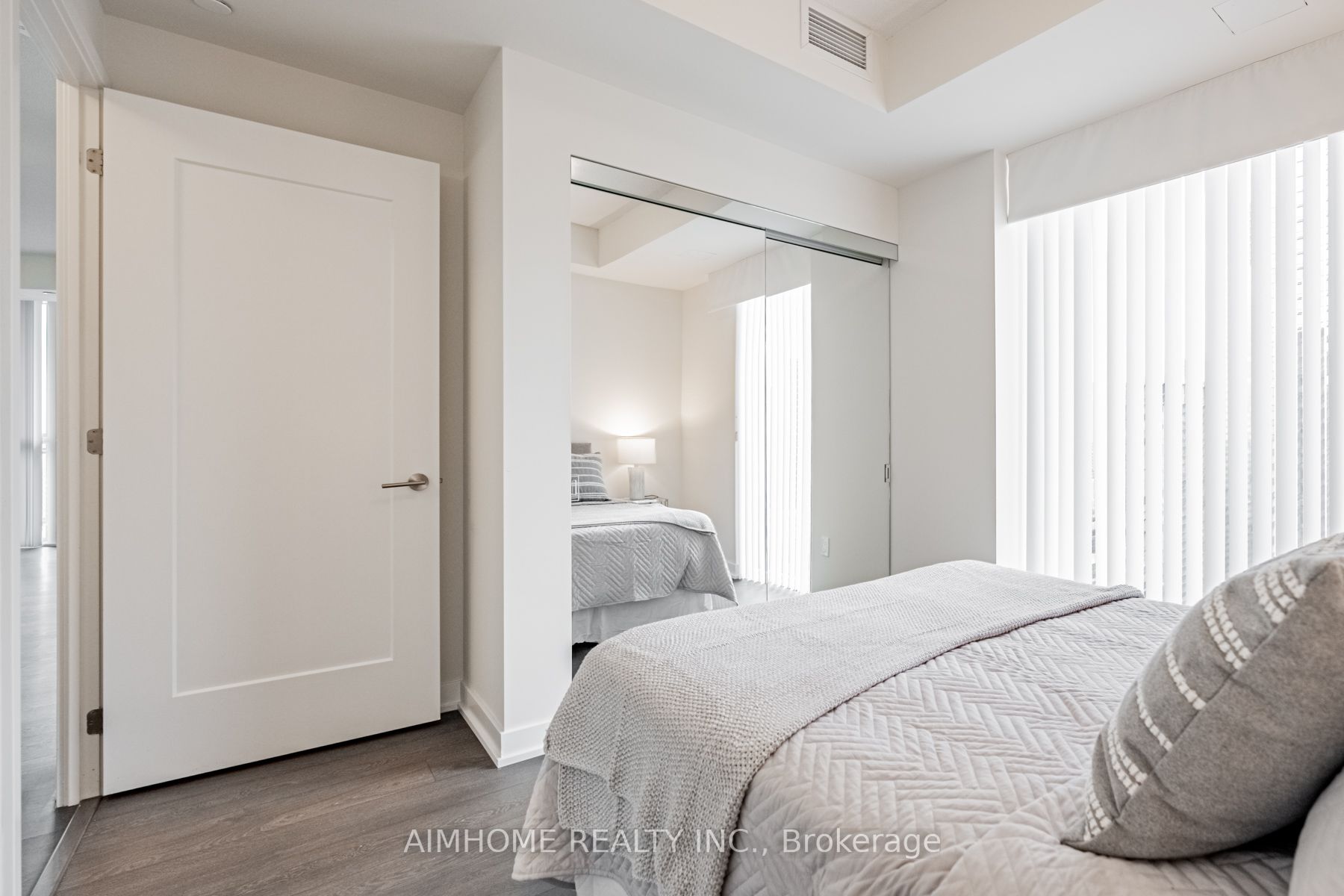 99 John St, #2809