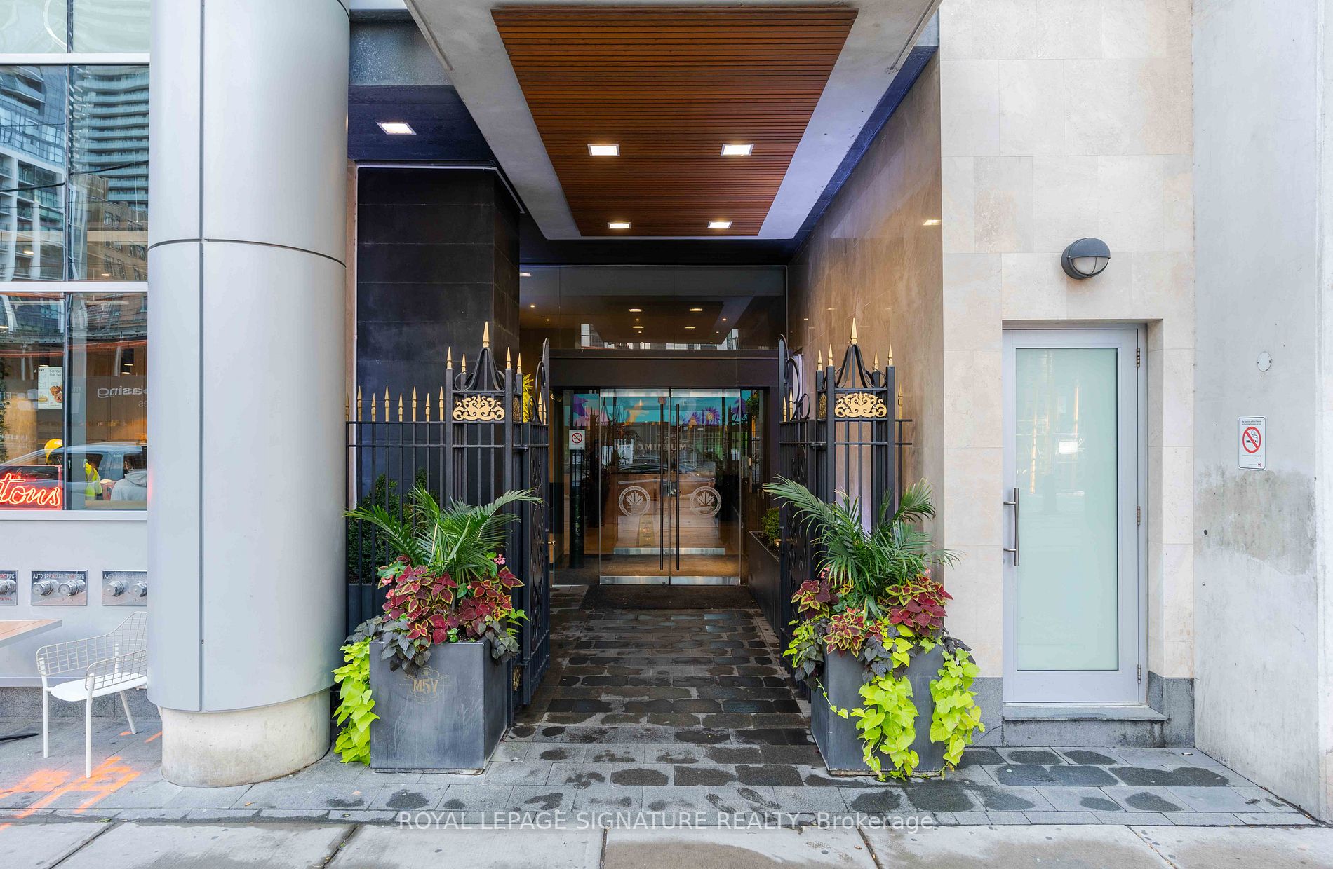375 King St W, #Ph3508