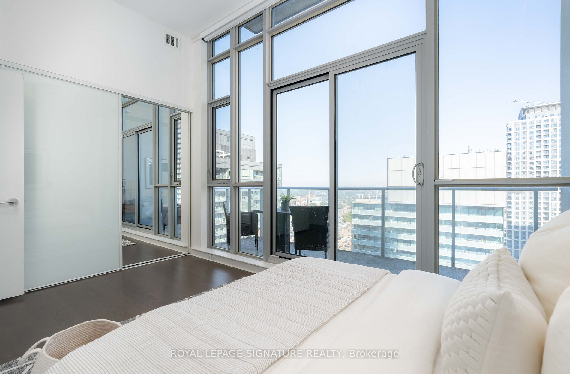 375 King St W, #Ph3508