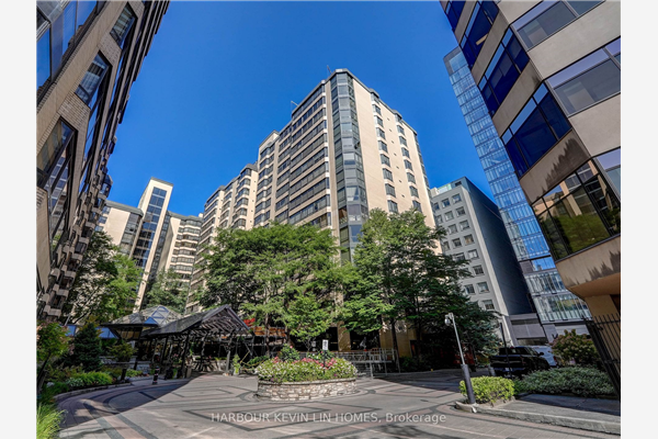 280 Simcoe St