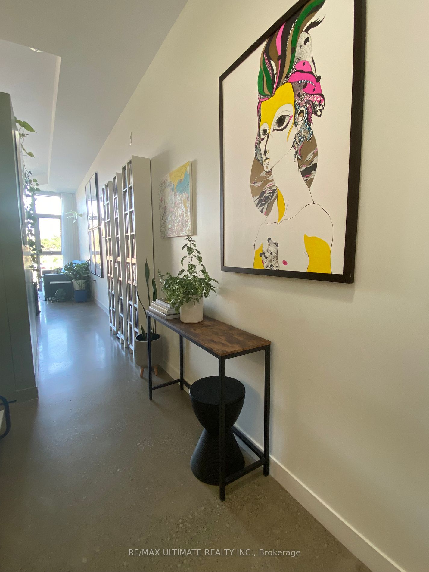 569 King St E, #404
