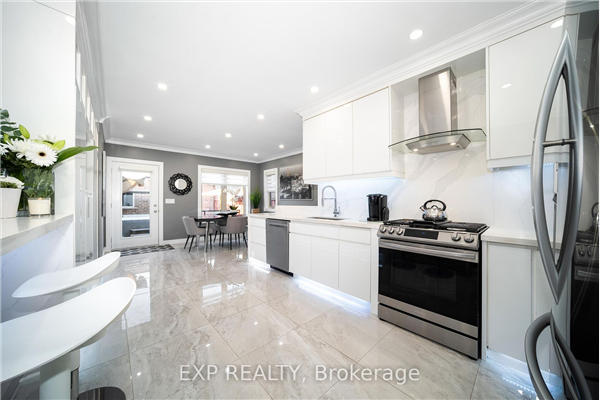 32 Amherst Ave