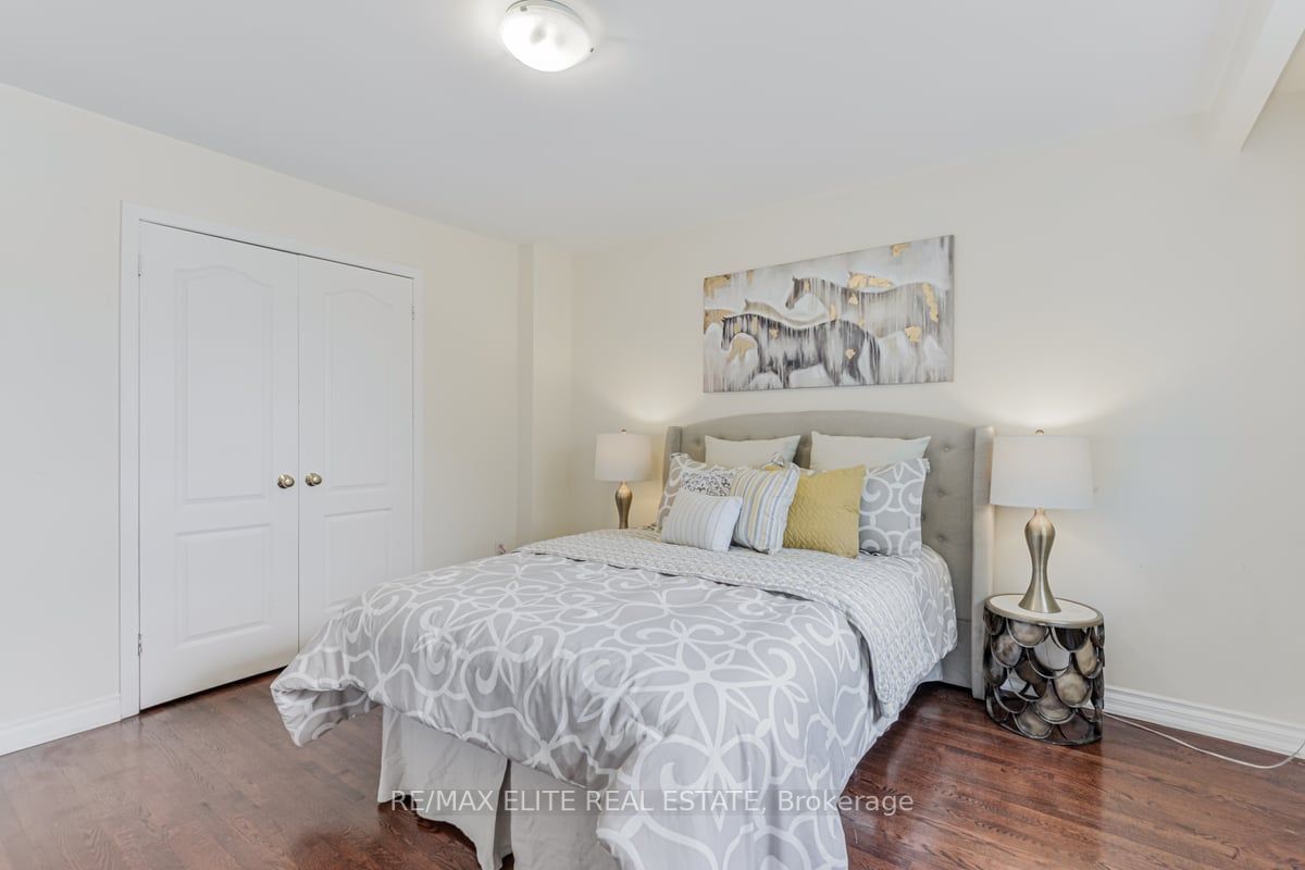 25 Navaho Dr