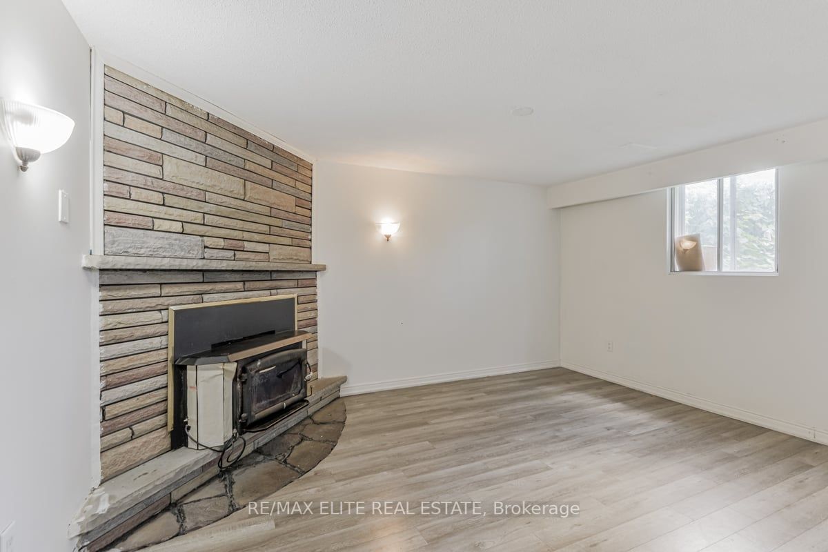 25 Navaho Dr