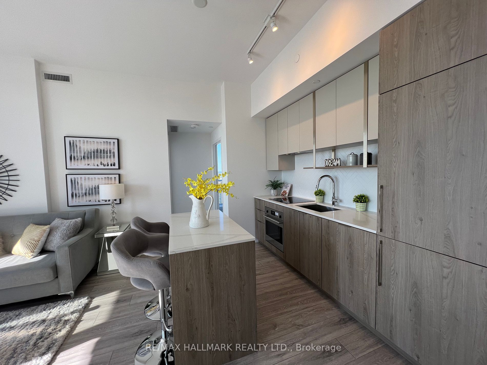 15 Holmes Ave, #3004