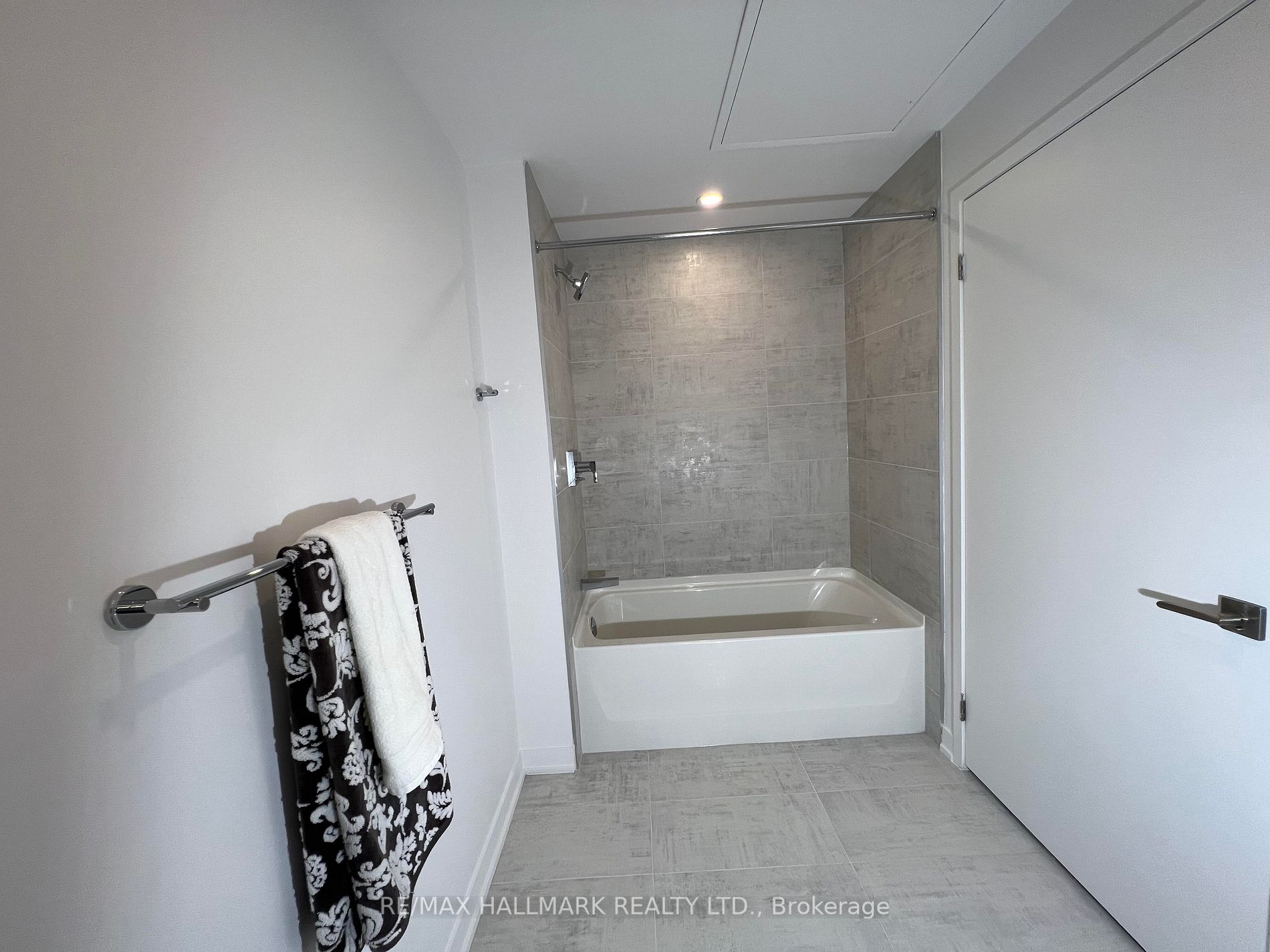 15 Holmes Ave, #3004